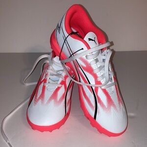 New PUMA Kids Soccer Turf Cleats/Shoes, Size 4.5
